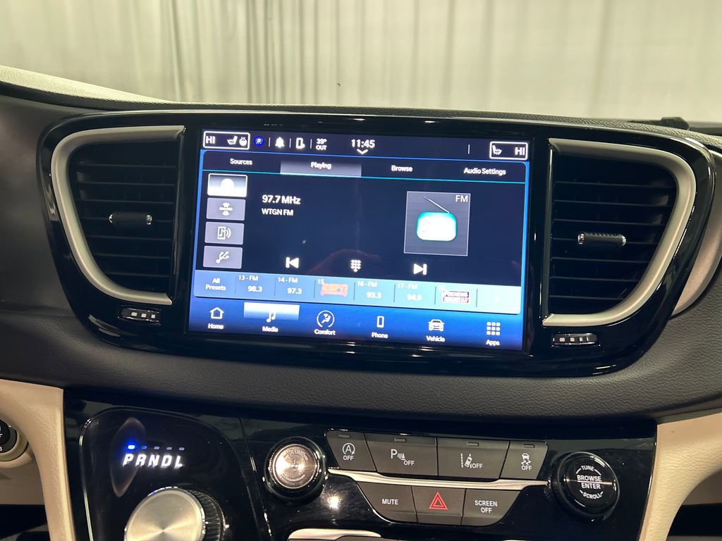 Used 2024 Chrysler Pacifica Touring-L image 17