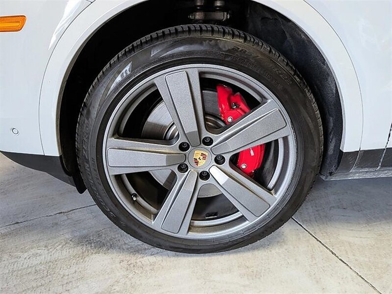 Used 2024 Porsche Cayenne S AWD/4WD image 15