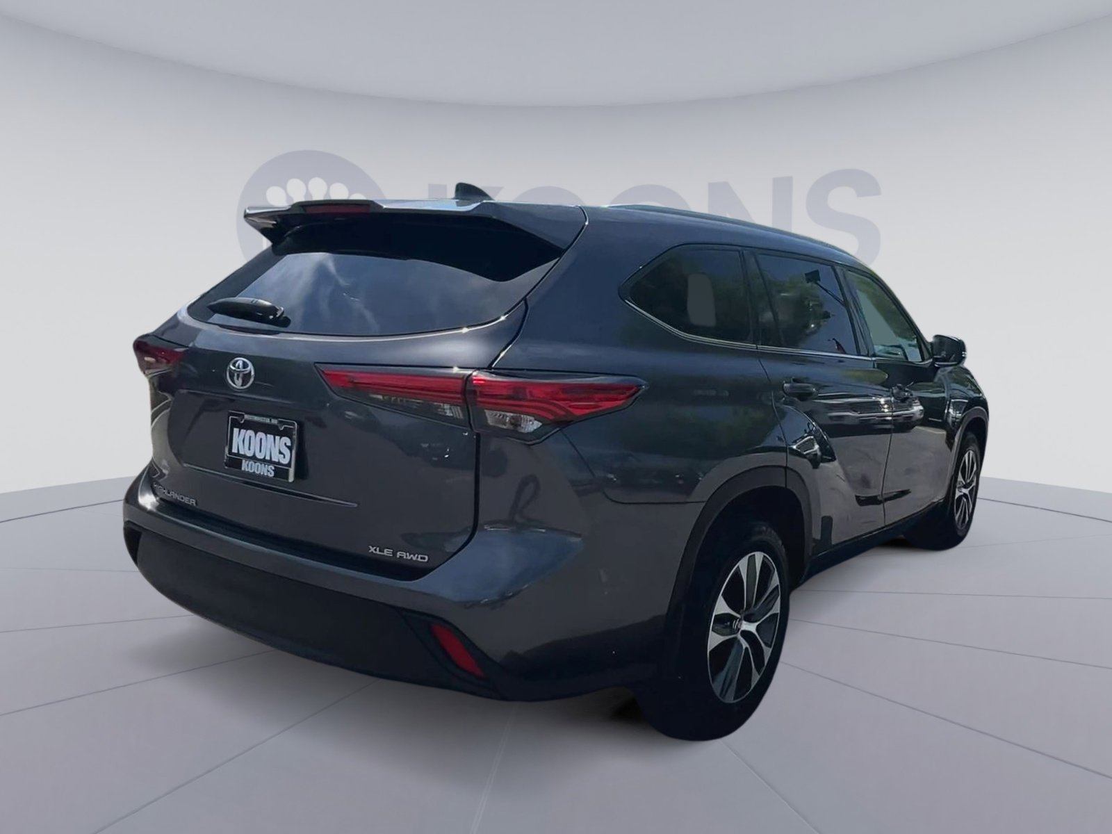 Used 2022 Toyota Highlander XLE AWD/4WD image 11