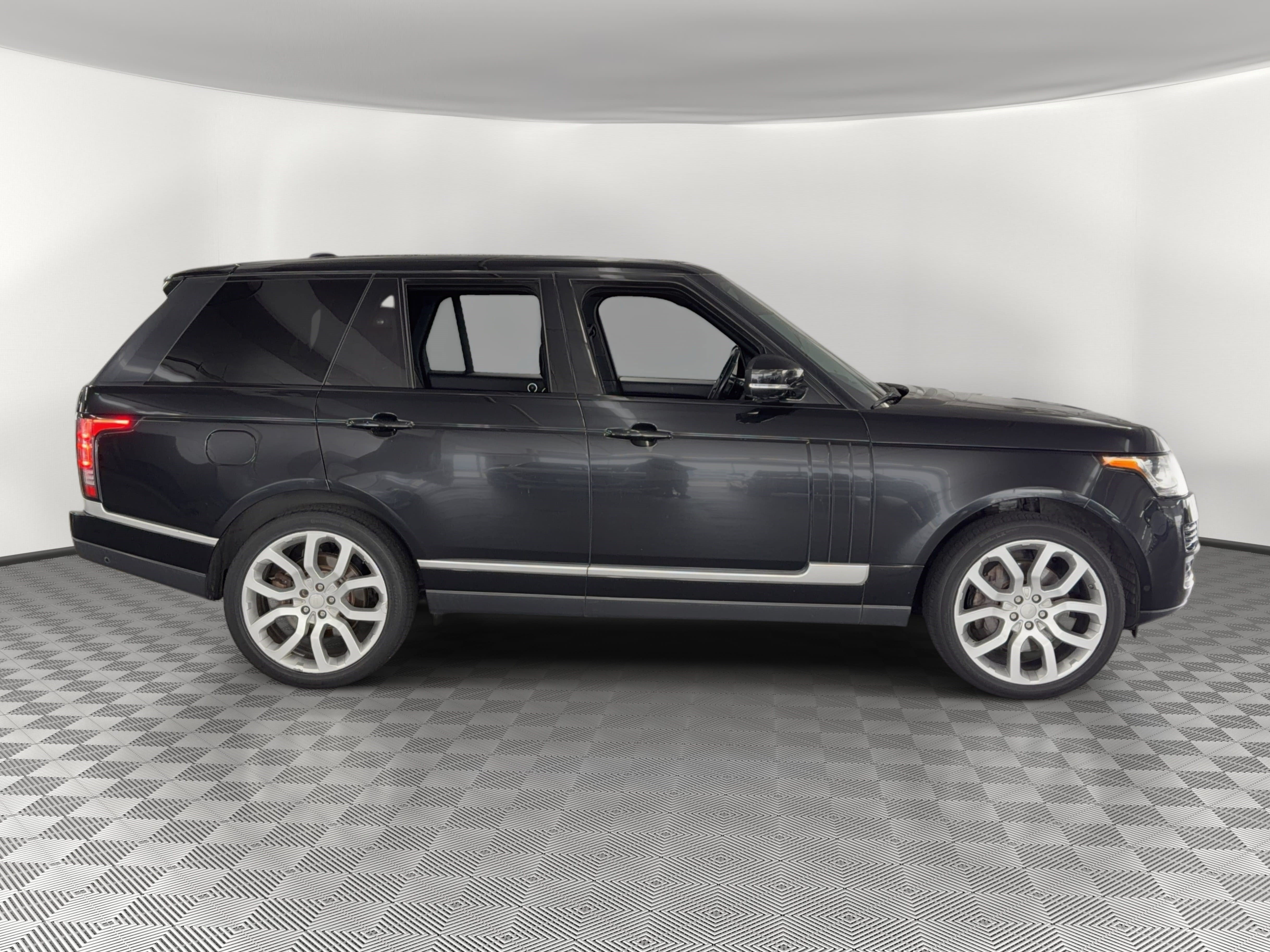 Used 2015 Land Rover Range Rover Supercharged AWD/4WD image 8