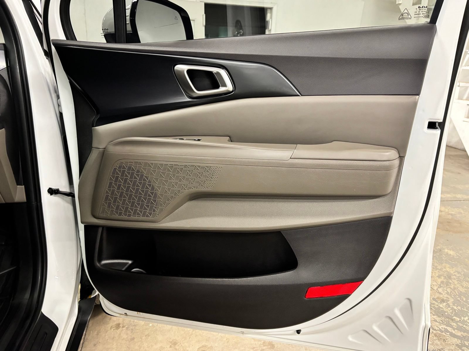 Used 2026 Kia Carnival FWD image 23