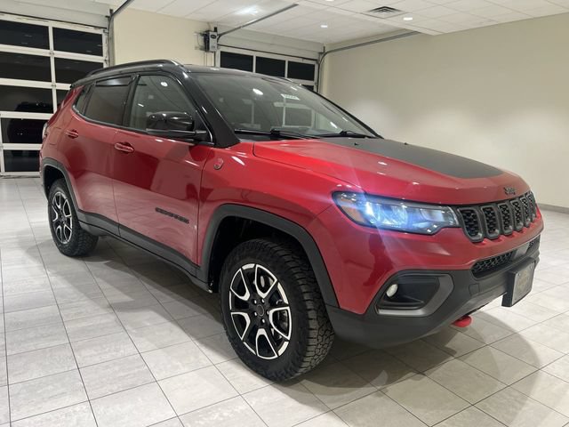 Used 2025 Jeep Compass Trailhawk AWD/4WD image 7