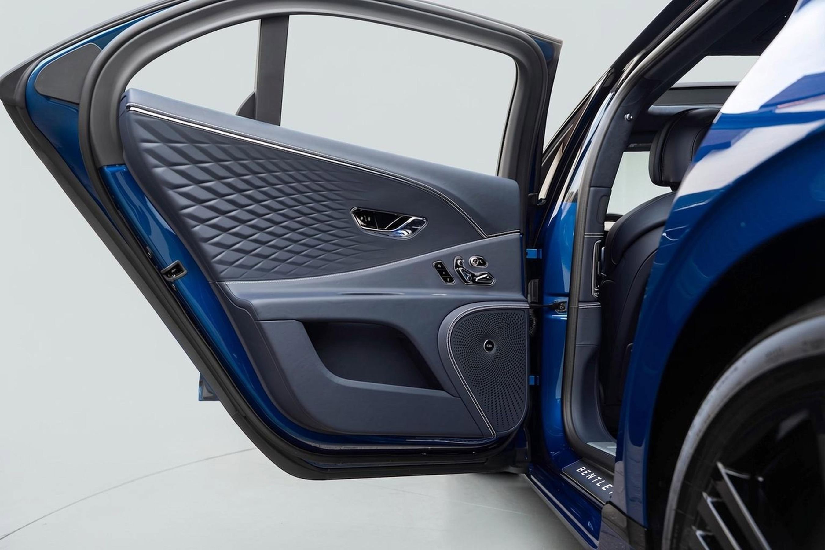 Used 2026 Bentley Flying Spur Azure image 10