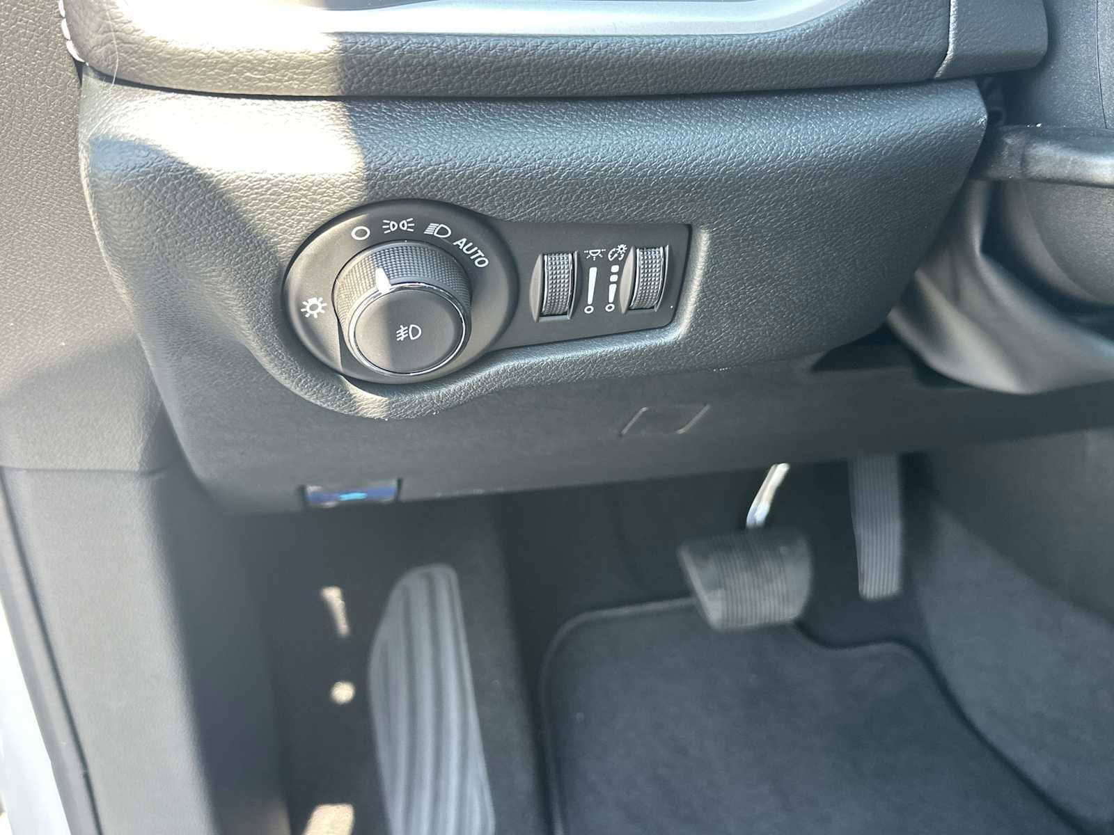 New 2026 Chrysler Pacifica Select FWD image 29
