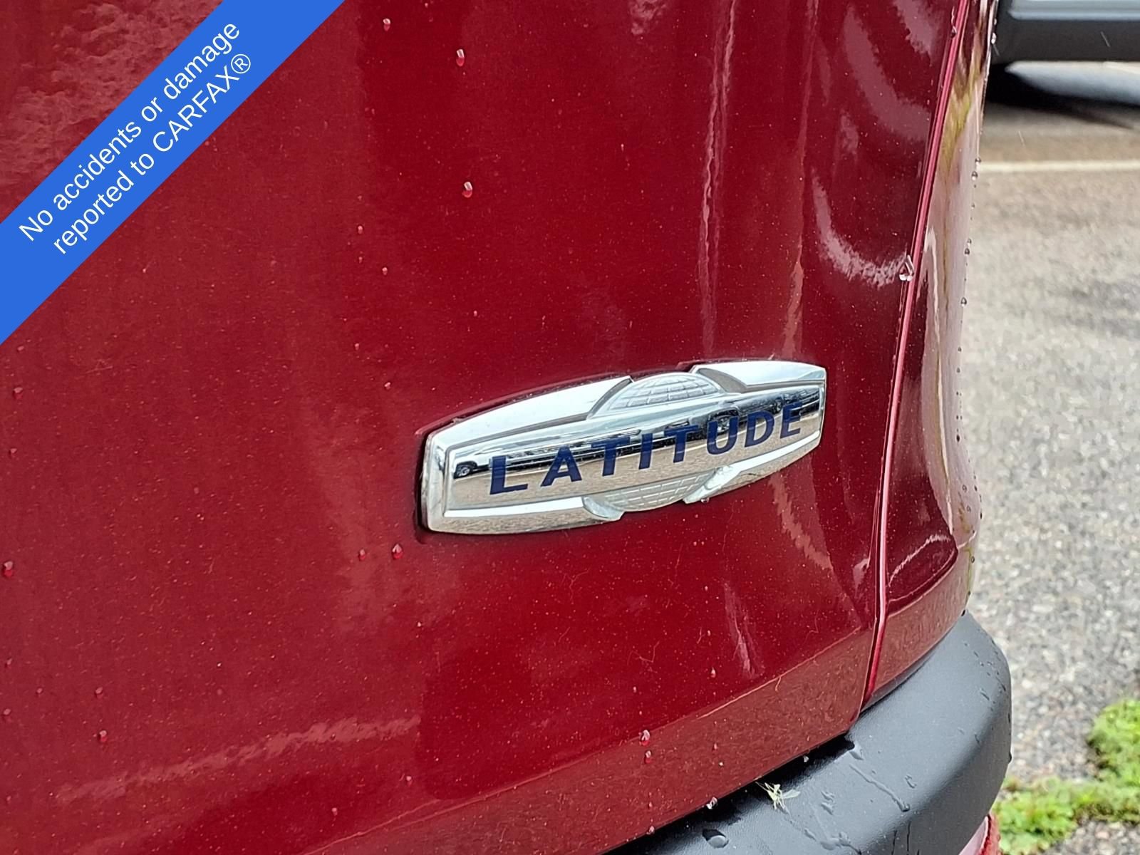 Used 2015 Jeep Cherokee Latitude w/ Cold Weather Group AWD/4WD image 11