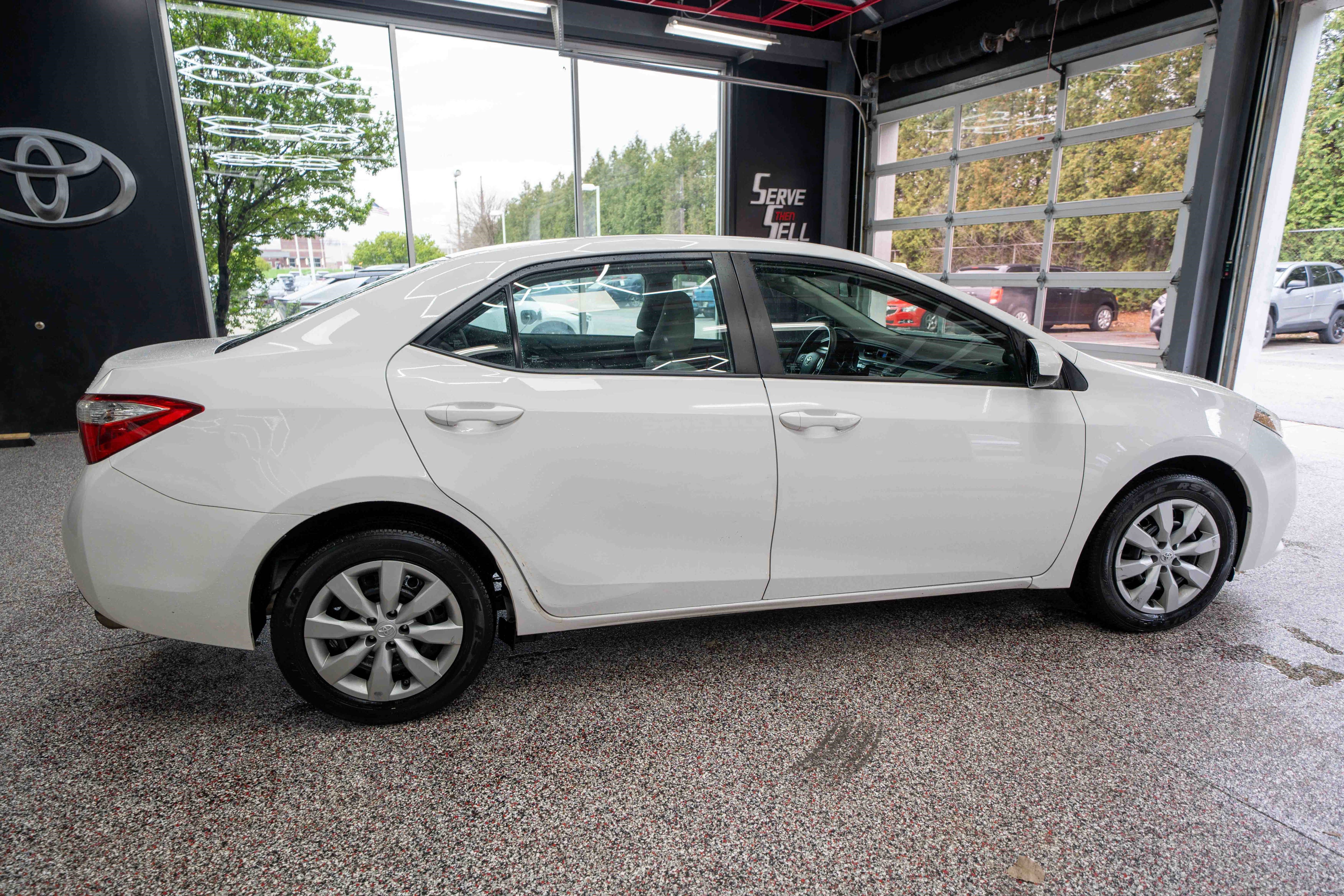Used 2016 Toyota Corolla LE image 4