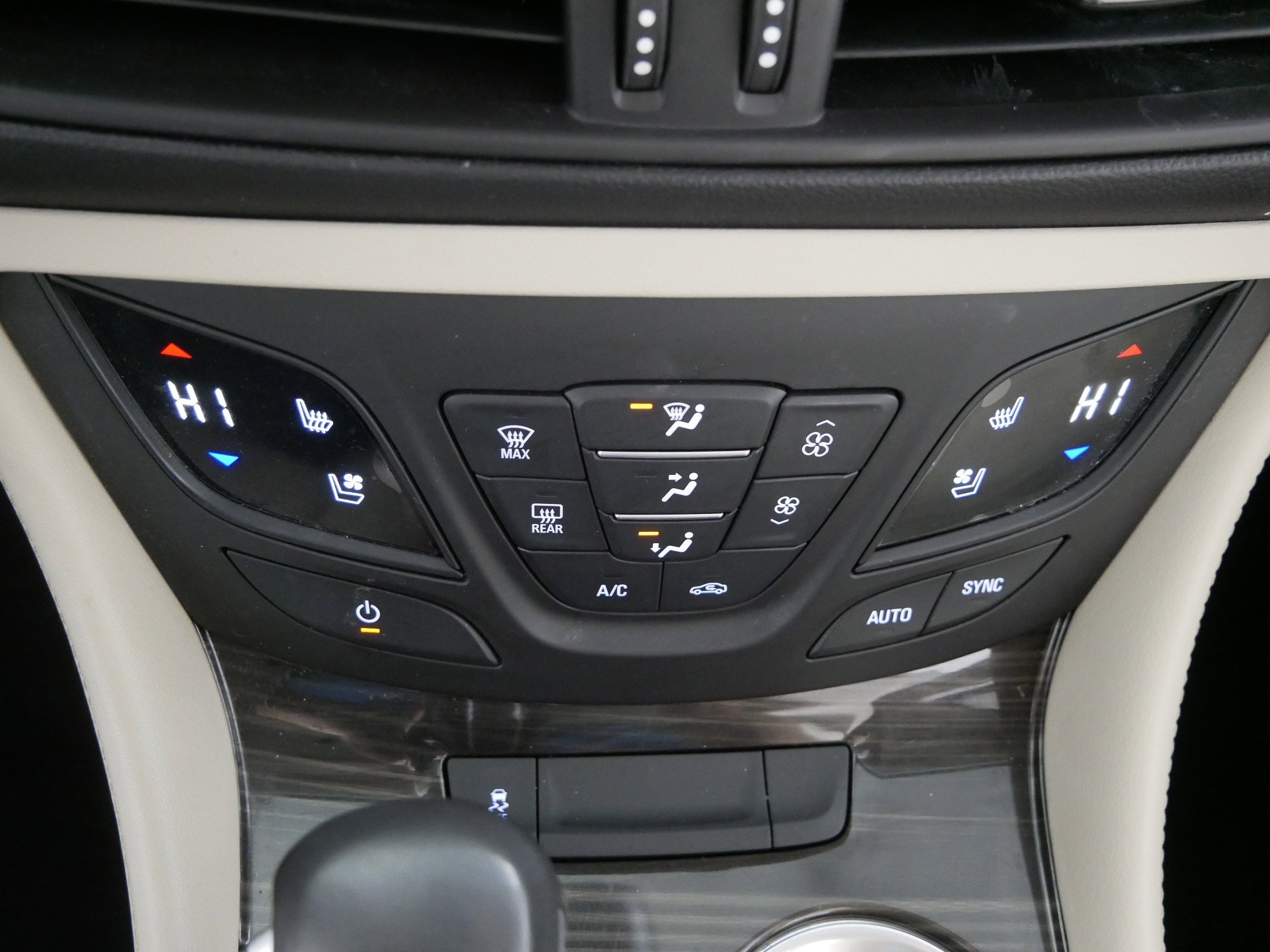 Used 2020 Buick Envision Premium w/ Driver Confidence Package image 23