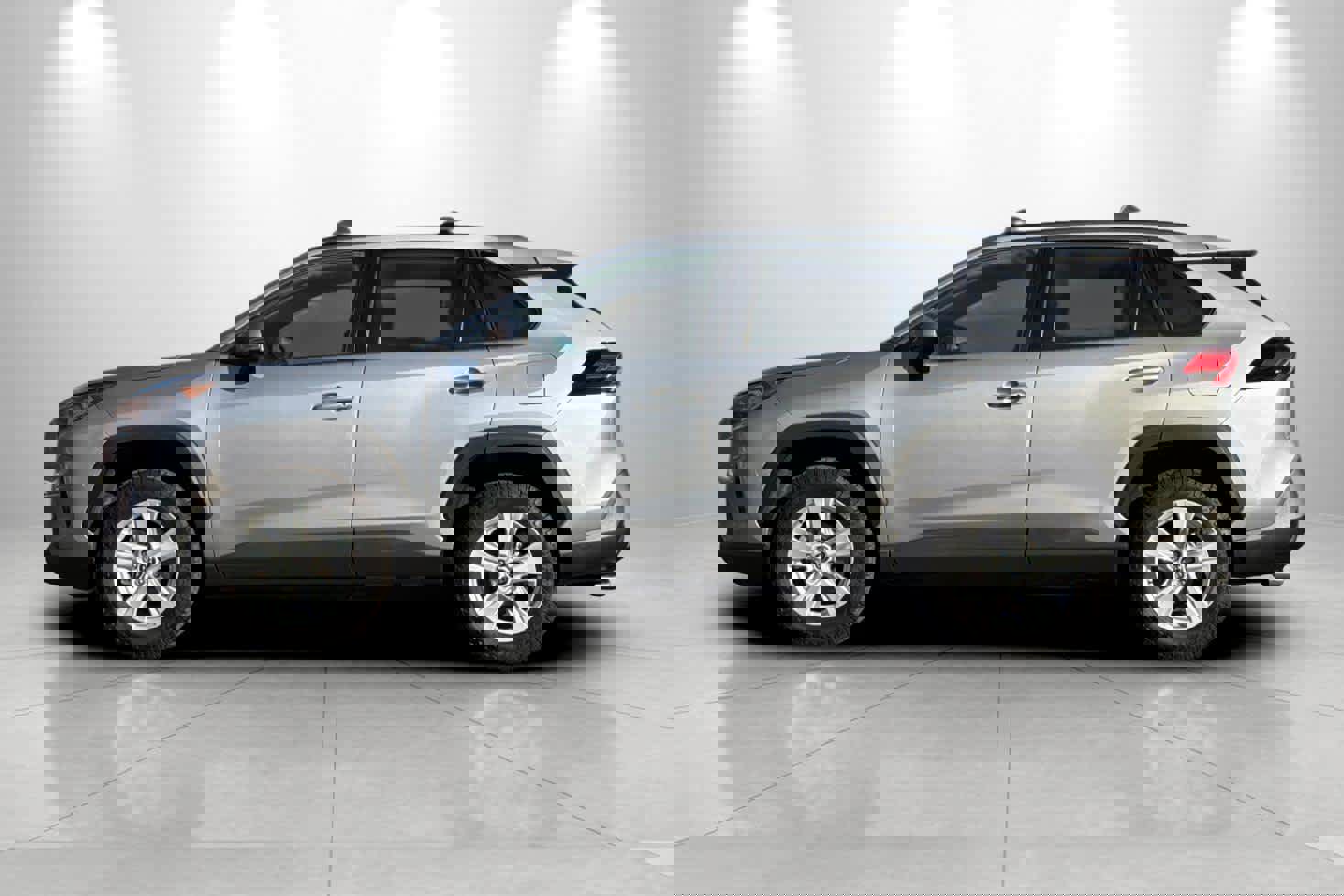 Used 2021 Toyota RAV4 XLE image 5