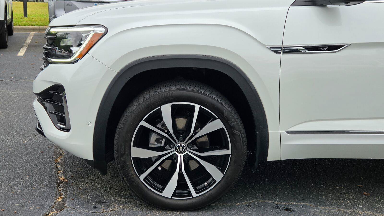 Used 2024 Volkswagen Atlas SEL Premium R-Line AWD/4WD image 17
