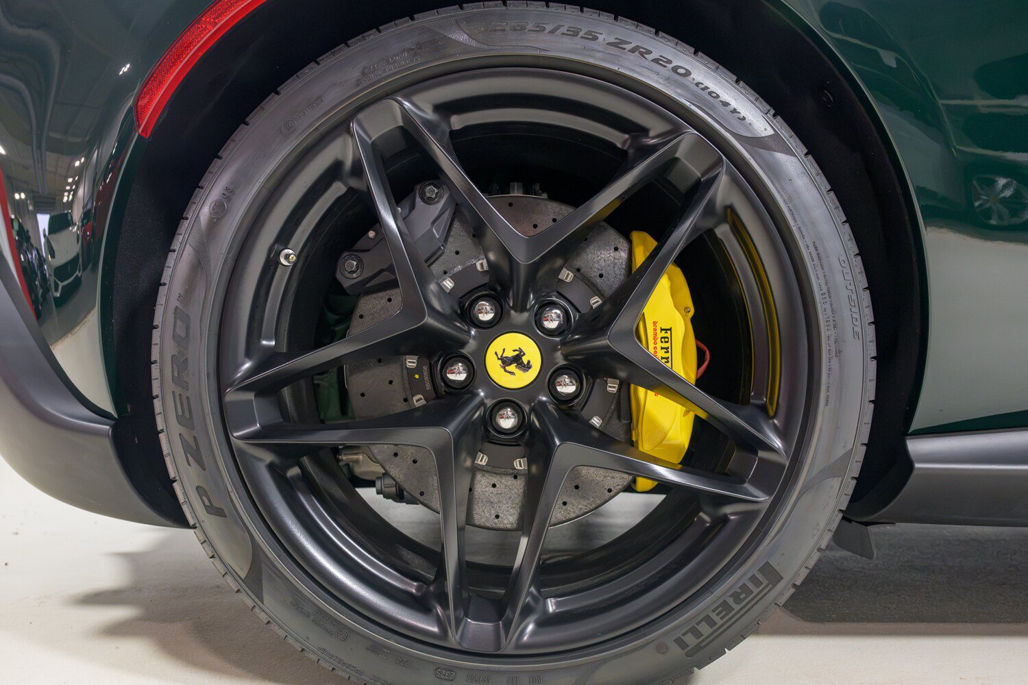 Used 2025 Ferrari Roma Spider RWD image 23