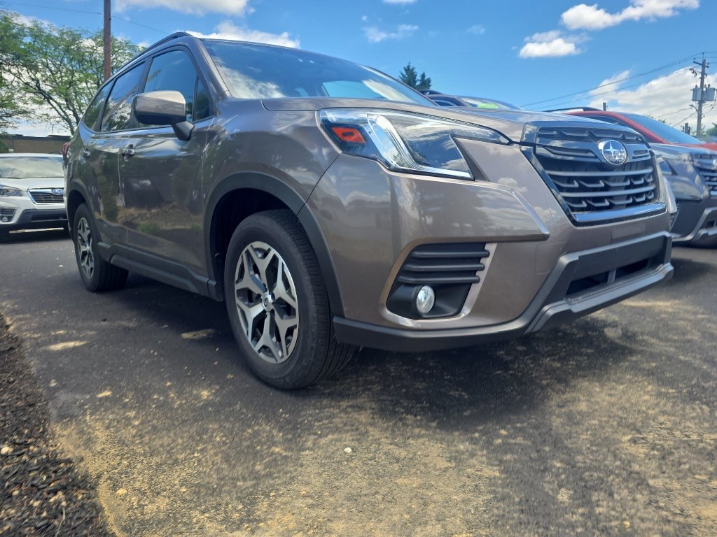 Used 2023 Subaru Forester Premium AWD/4WD image 2