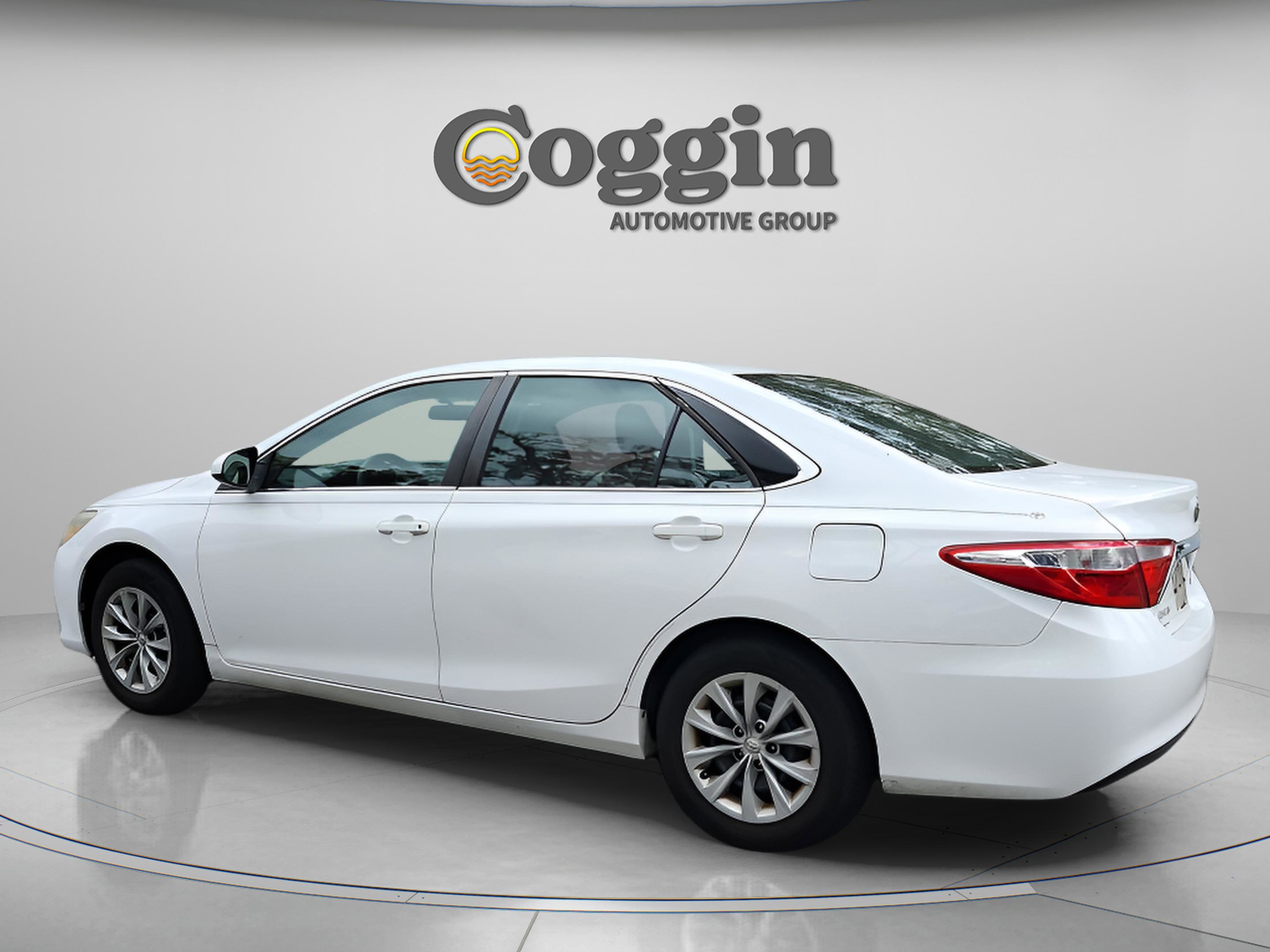 Used 2017 Toyota Camry LE FWD image 3
