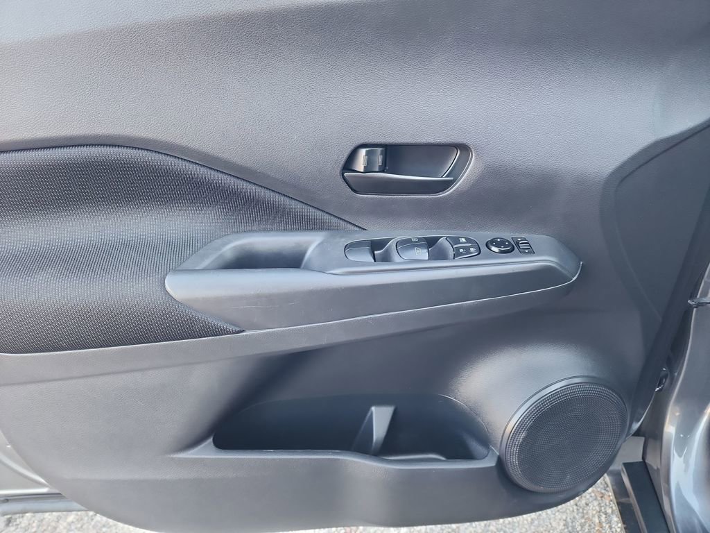 Used 2023 Nissan Kicks S image 12