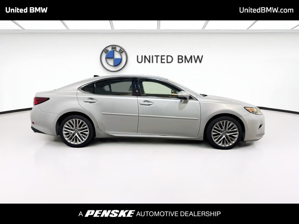 Used 2016 Lexus ES 350 w/ Ultra Luxury Package FWD image 4