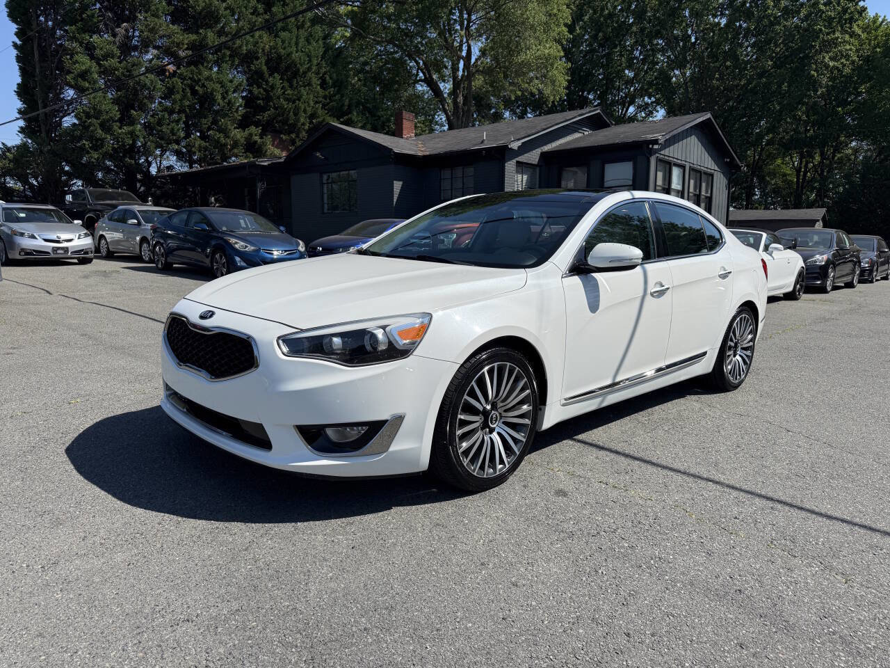 Used 2014 Kia Cadenza Premium w/ Technology Package FWD image 2