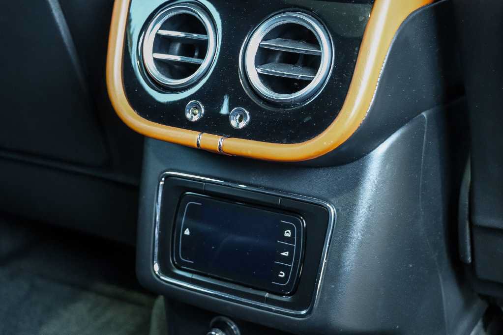 Used 2020 Bentley Bentayga AWD/4WD image 18