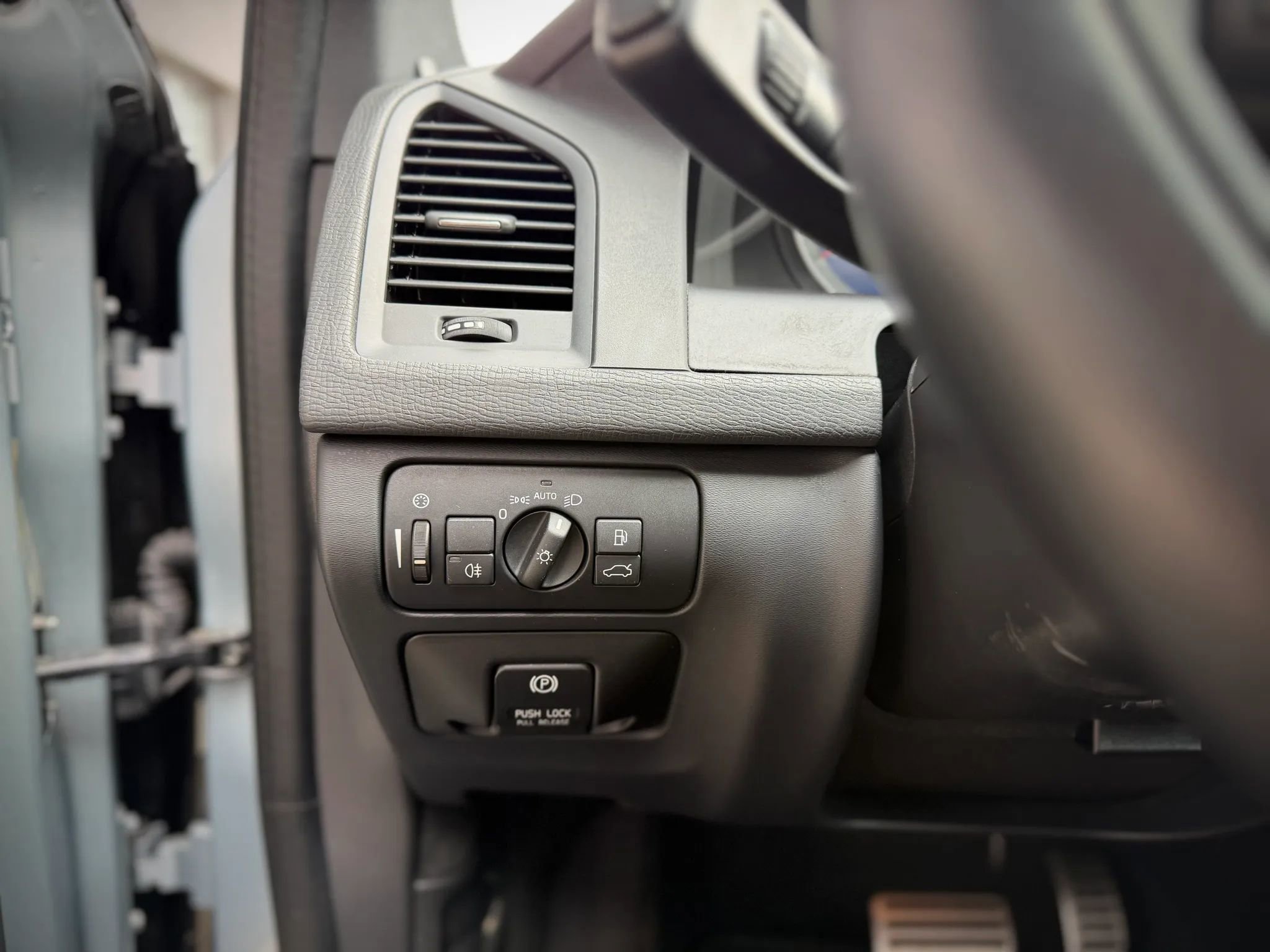 Used 2013 Volvo XC60 T6 image 10