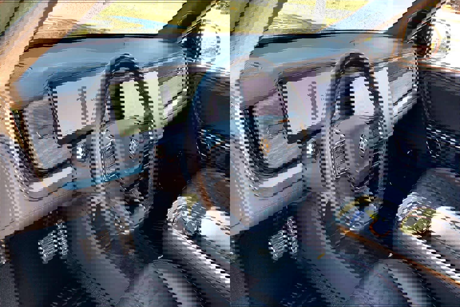 Used 2022 Rivian R1T Adventure image 17