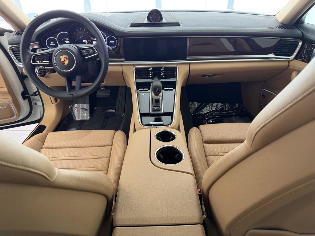 Used 2023 Porsche Panamera 4 Platinum Edition AWD/4WD image 17