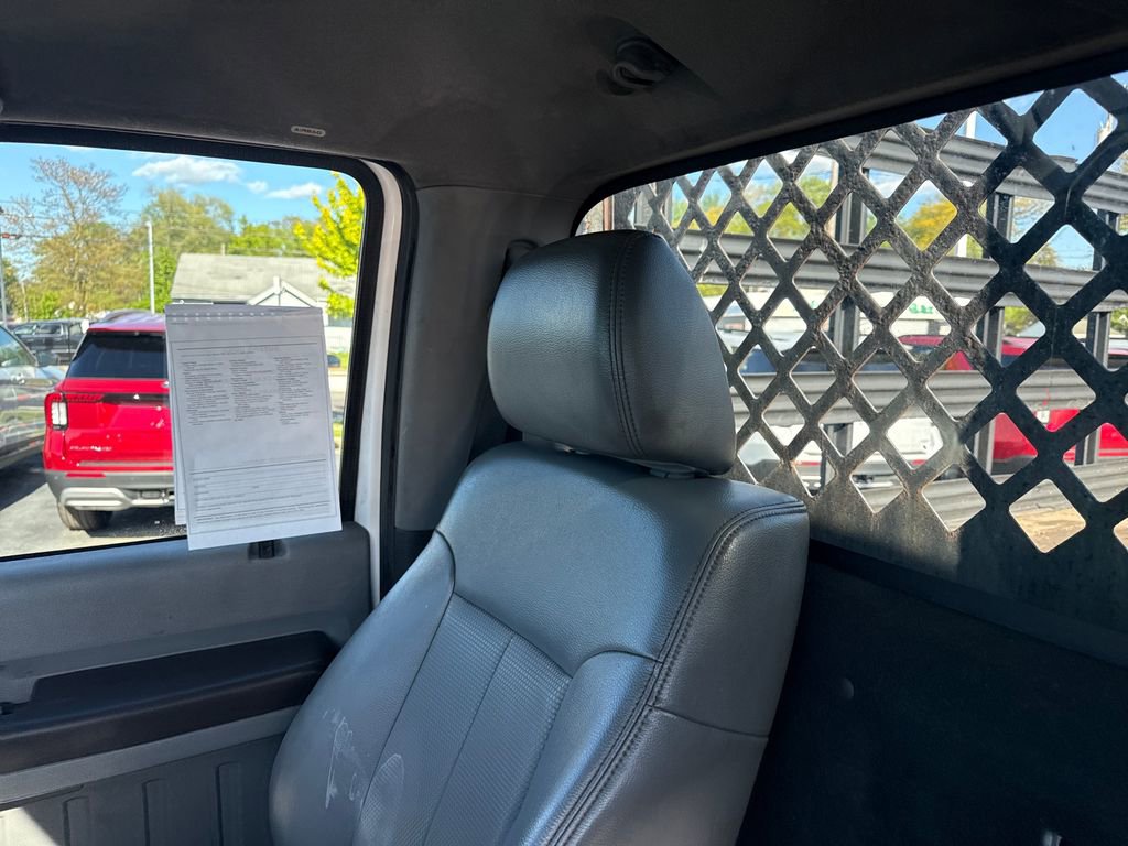 Used 2015 Ford F550 2WD Regular Cab Super Duty image 35