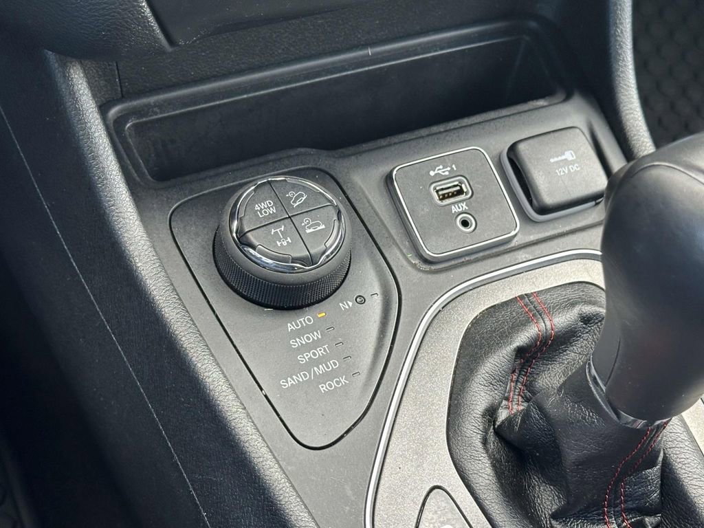 Used 2022 Jeep Cherokee Trailhawk w/ Comfort/Convenience Group image 28