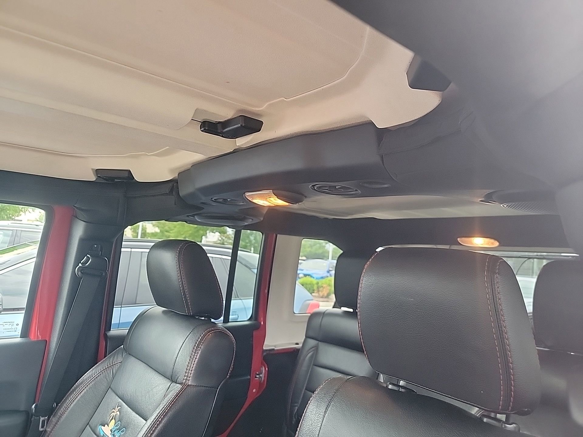 Used 2012 Jeep Wrangler Unlimited Sahara w/ Connectivity Group AWD/4WD image 8