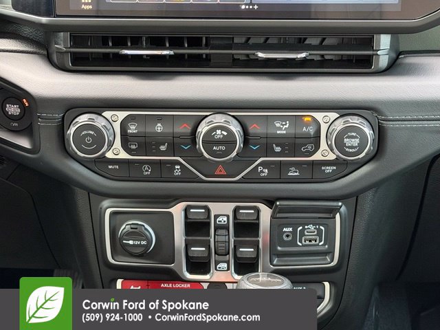 Used 2025 Jeep Gladiator Mojave AWD/4WD image 29