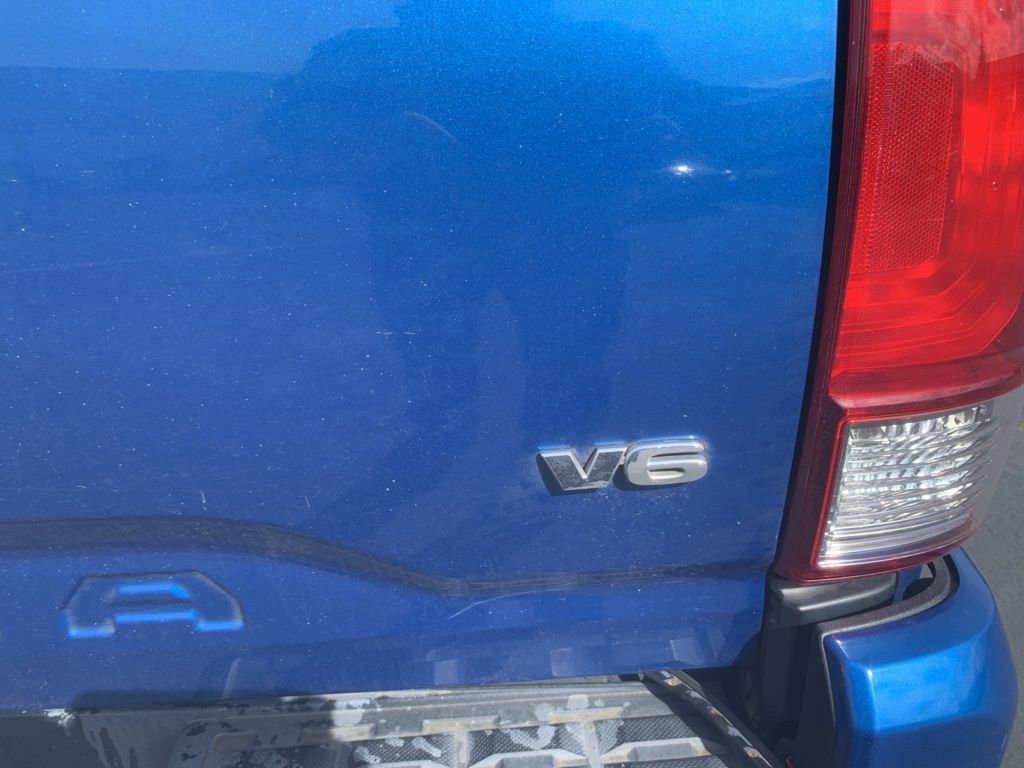 Used 2016 Toyota Tacoma TRD Sport w/ Exterior Package RWD image 9