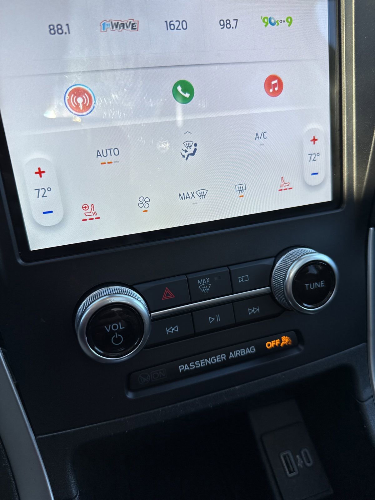 Used 2024 Ford Edge SEL w/ Convenience Package image 17