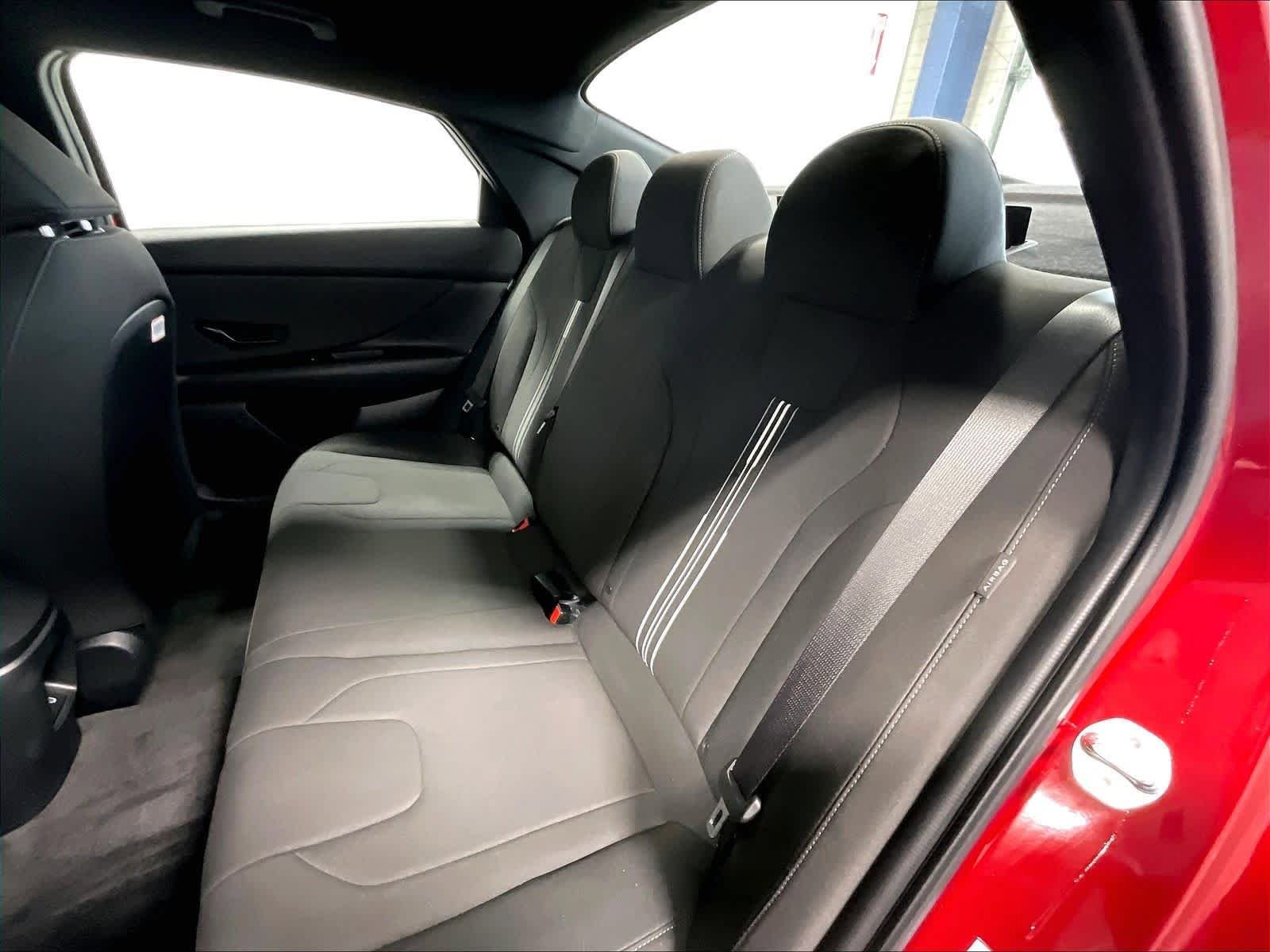 Certified 2025 Hyundai Elantra Sport image 30
