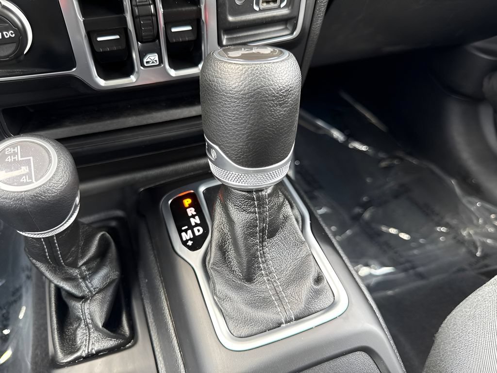Used 2025 Jeep Wrangler Unlimited Sahara AWD/4WD image 15