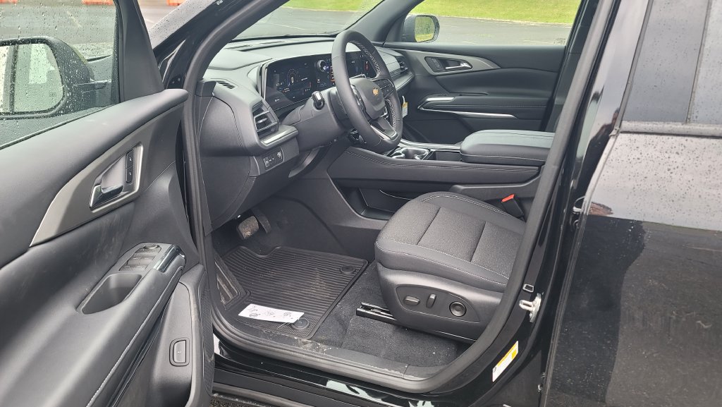 New 2026 Chevrolet Traverse LT w/ Driver Confidence Package FWD image 18