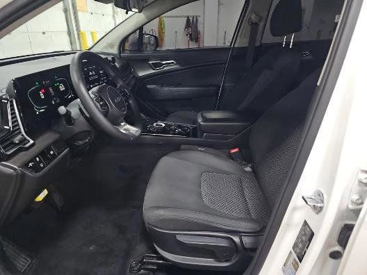 Used 2023 Kia Sportage LX image 2