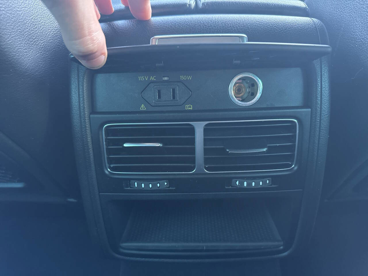 Used 2014 Volkswagen Touareg VR6 image 23