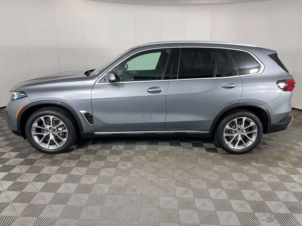 New 2026 BMW X5 xDrive40i w/ Parking Assistance Package image 4