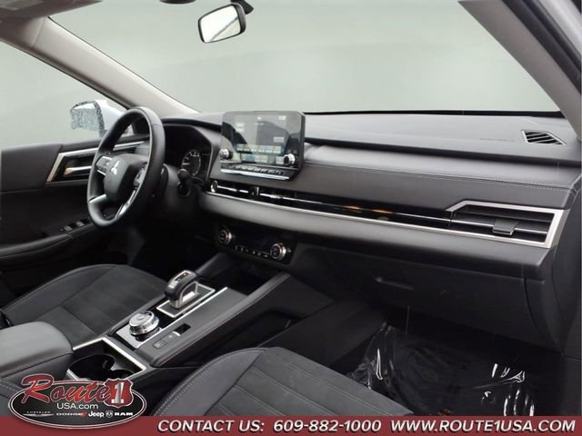 Used 2024 Mitsubishi Outlander SE FWD image 12