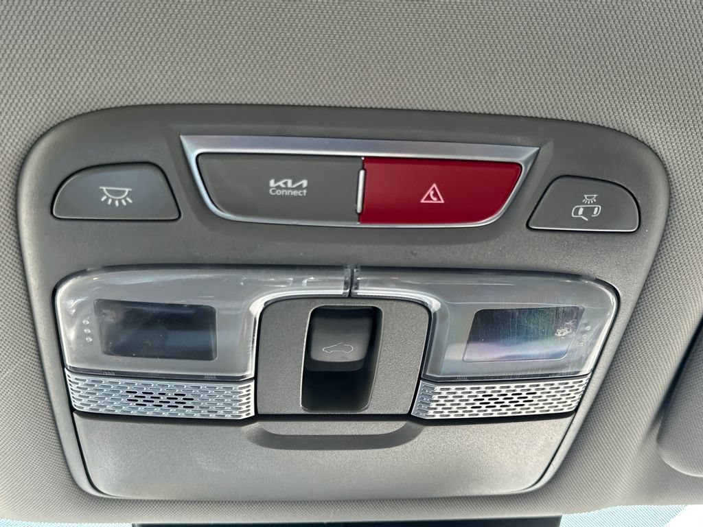 Used 2025 Kia Telluride S FWD image 16
