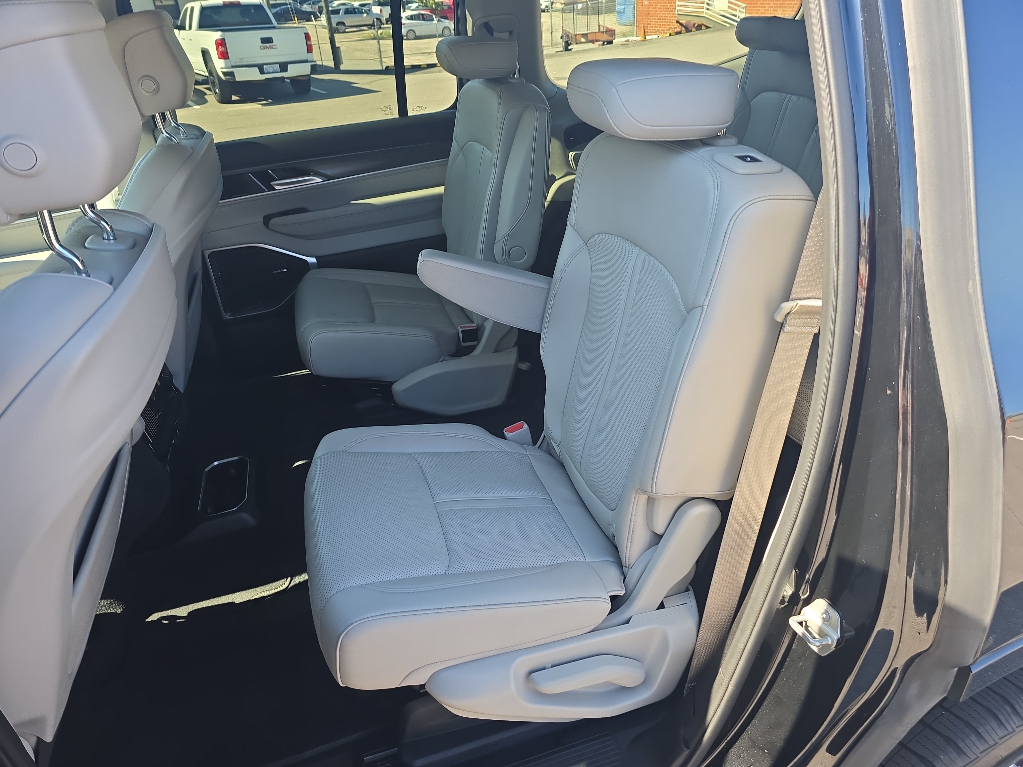 Used 2024 Jeep Wagoneer Series II AWD/4WD image 15