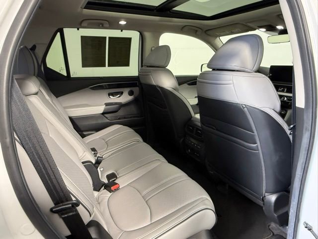 Used 2024 Honda Pilot Elite image 48
