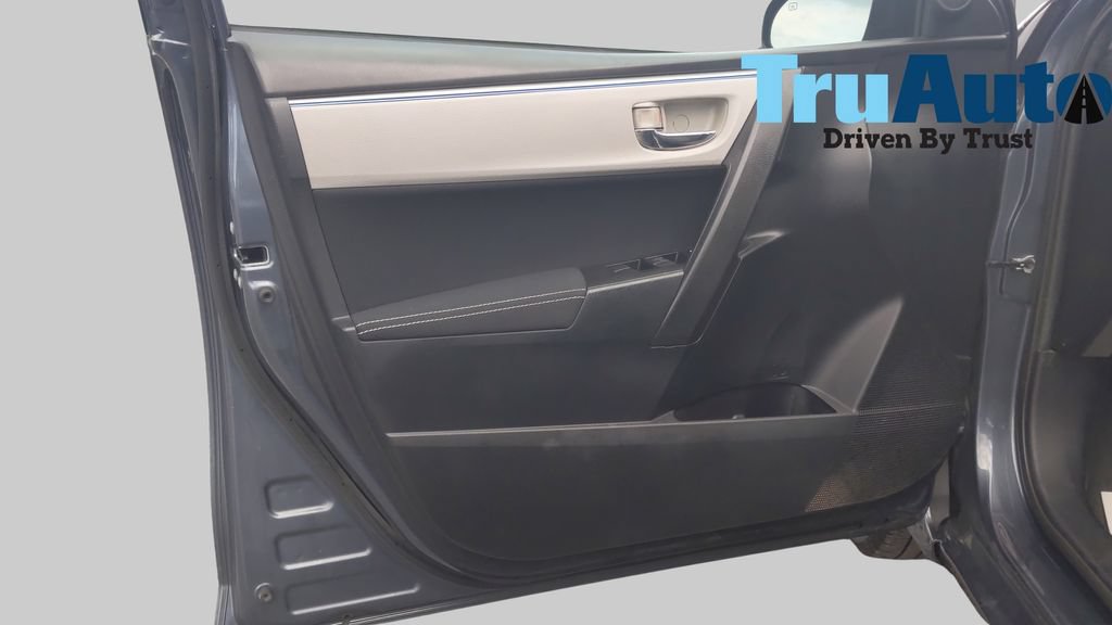 Used 2015 Toyota Corolla LE FWD image 15