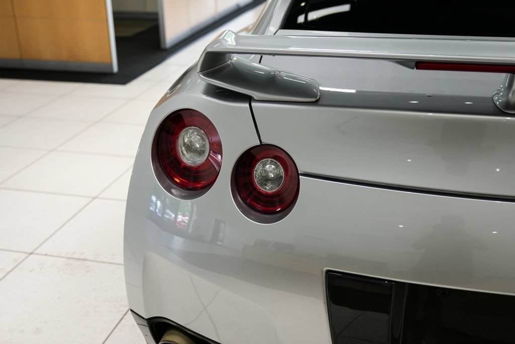 Used 2016 Nissan GT-R Premium AWD/4WD image 11