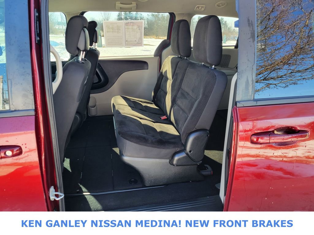 Used 2018 Dodge Grand Caravan SE w/ UConnect Hands-Free Group image 38