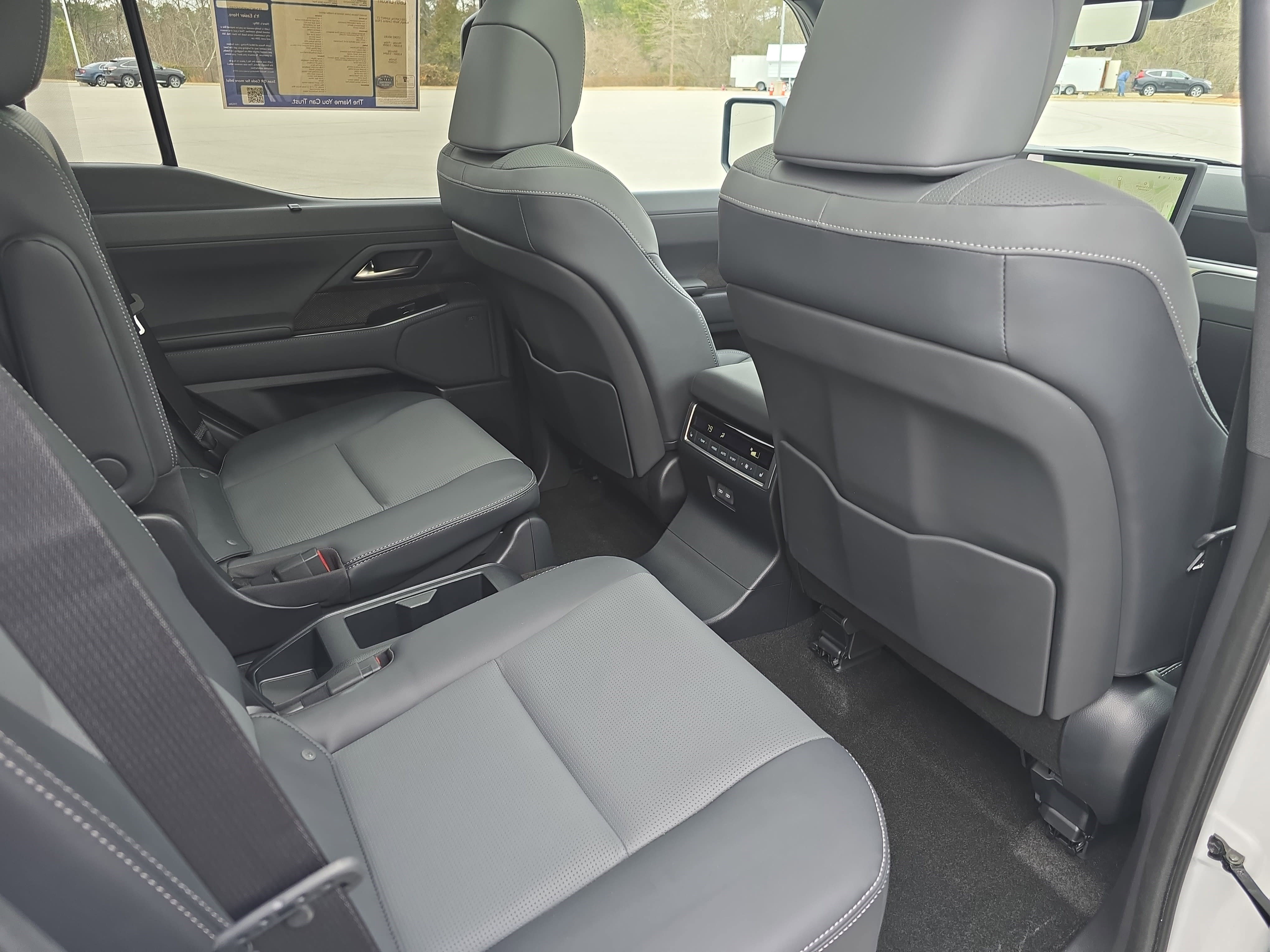 Used 2025 Lexus GX 550 image 11