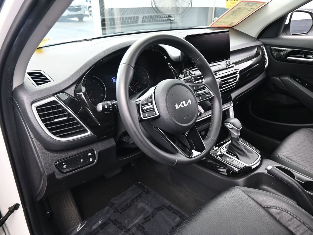 Used 2022 Kia Seltos EX image 10