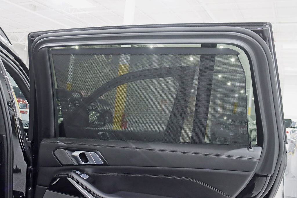 Used 2023 BMW X7 xDrive40i w/ Executive Package image 41