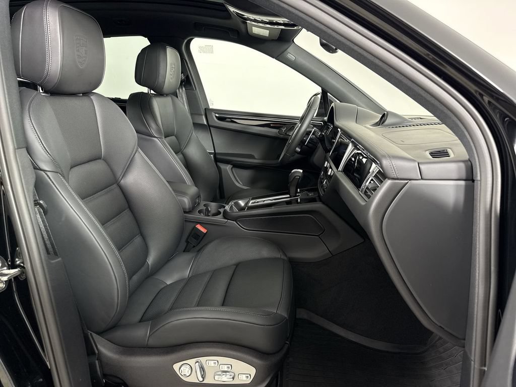 New 2026 Porsche Macan AWD/4WD image 24