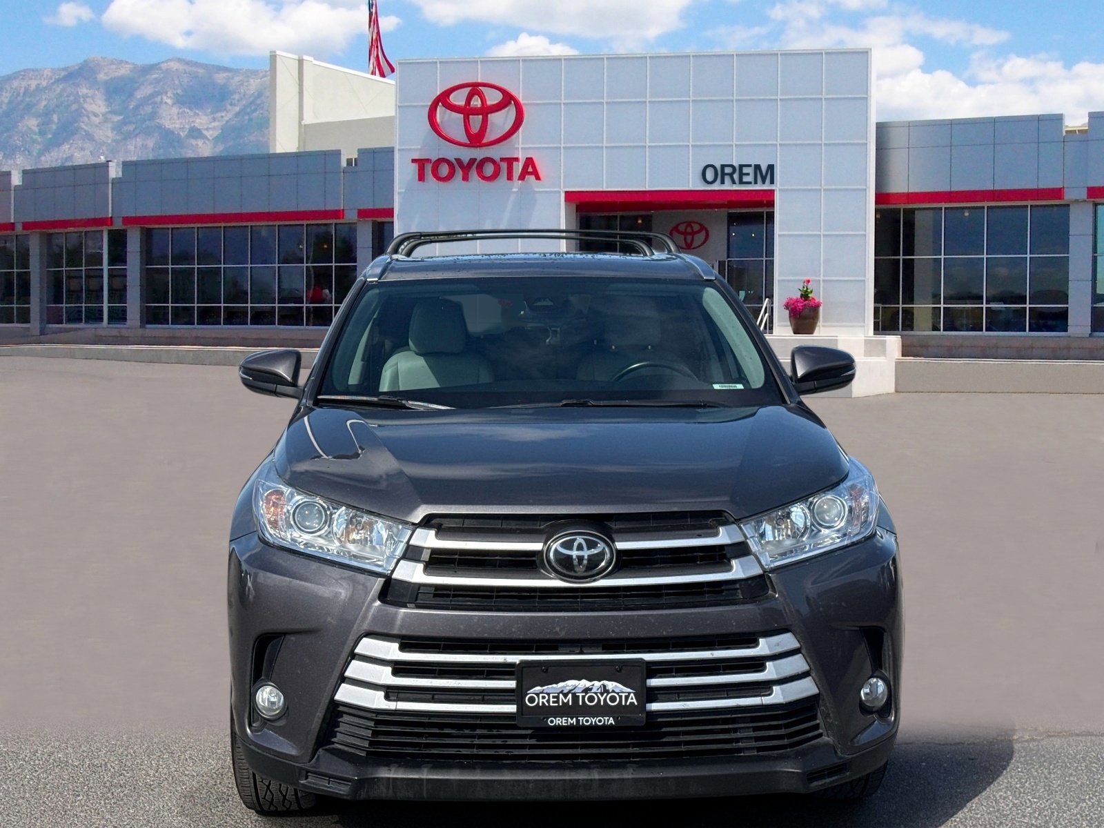 Used 2018 Toyota Highlander XLE AWD/4WD image 2