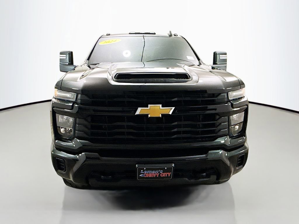 Used 2024 Chevrolet Silverado 2500 Custom w/ Custom Value Package image 2