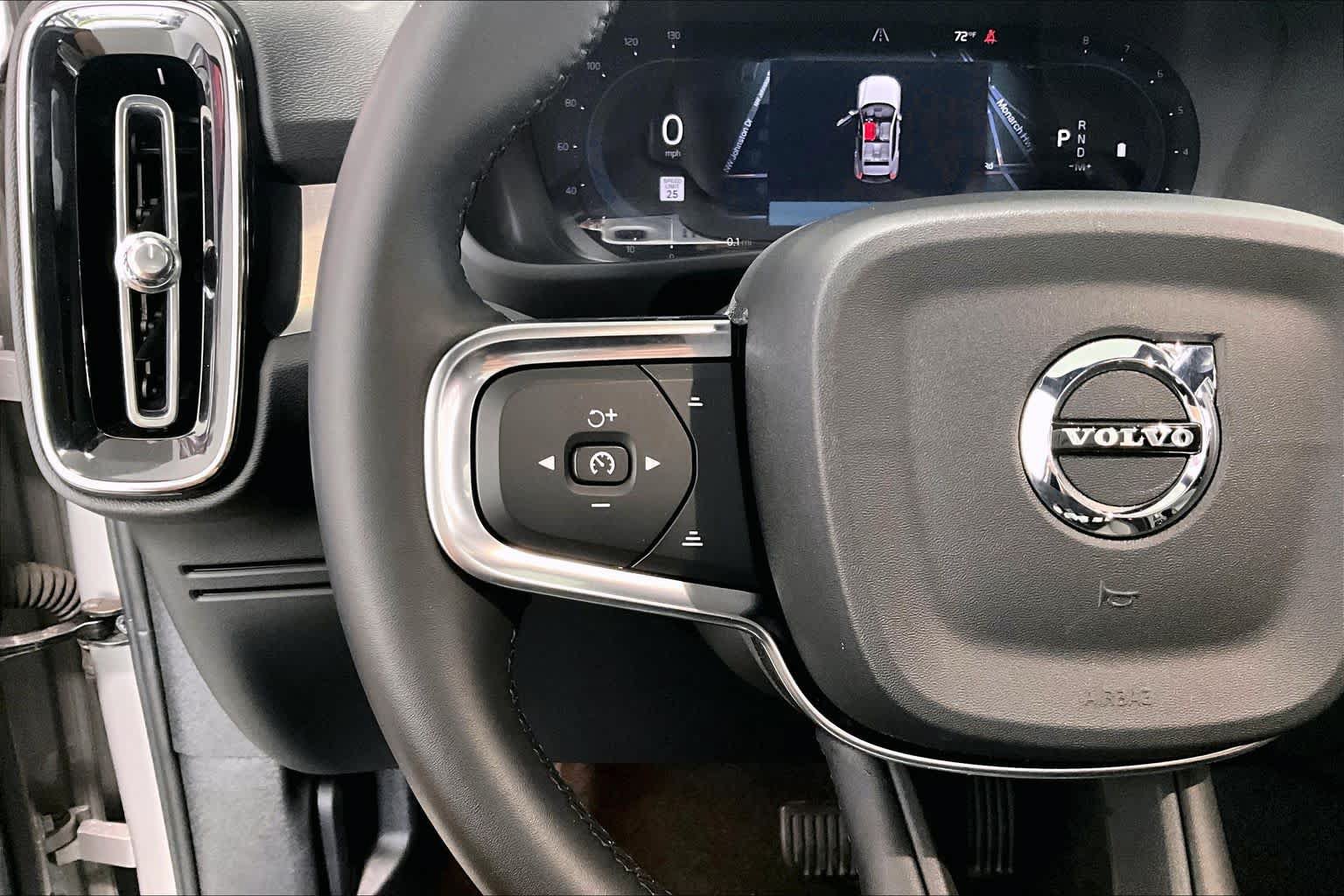 Used 2025 Volvo XC40 B5 Core AWD/4WD image 22
