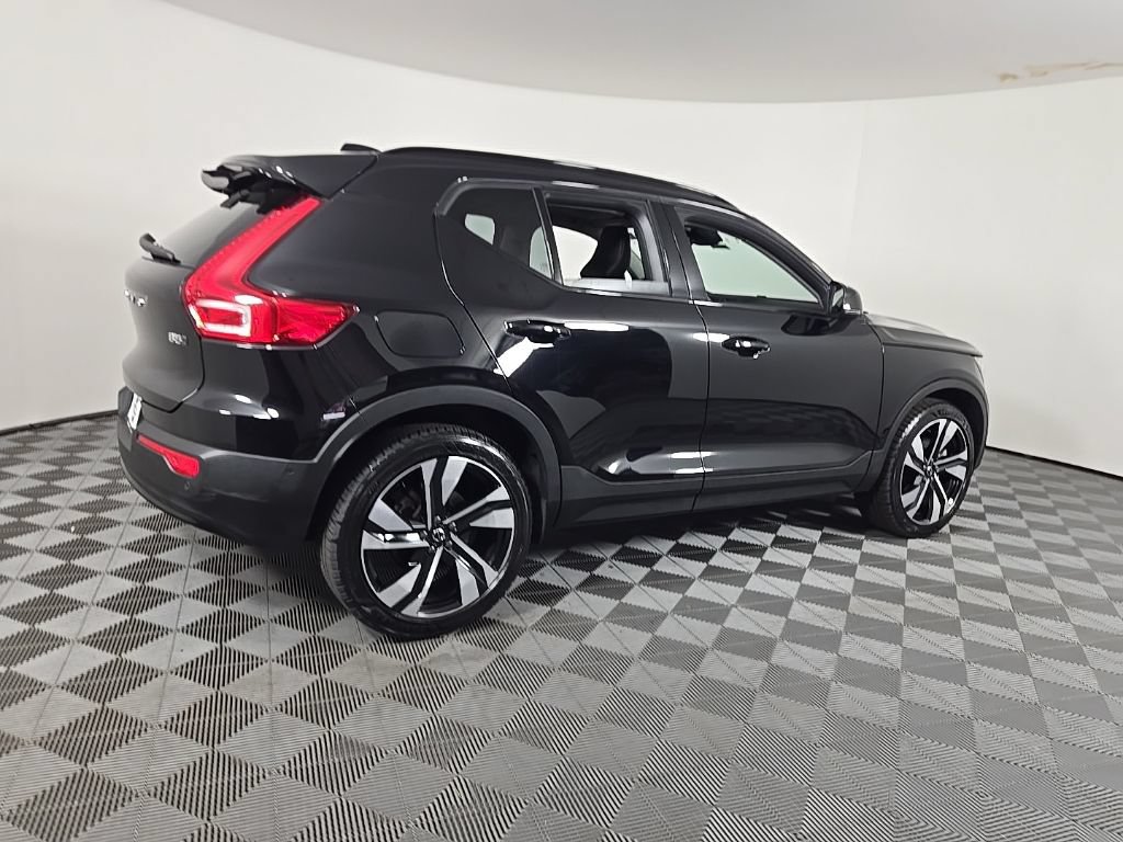Certified 2023 Volvo XC40 B5 Plus w/ Driver Assist Package AWD/4WD image 11